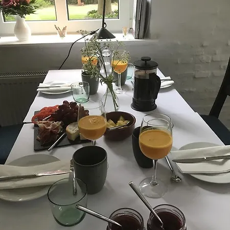 Lindegarden Bed & Breakfast *